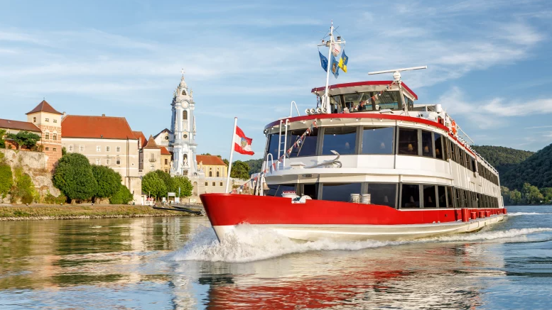 Boat cruise Wachau-Vienna