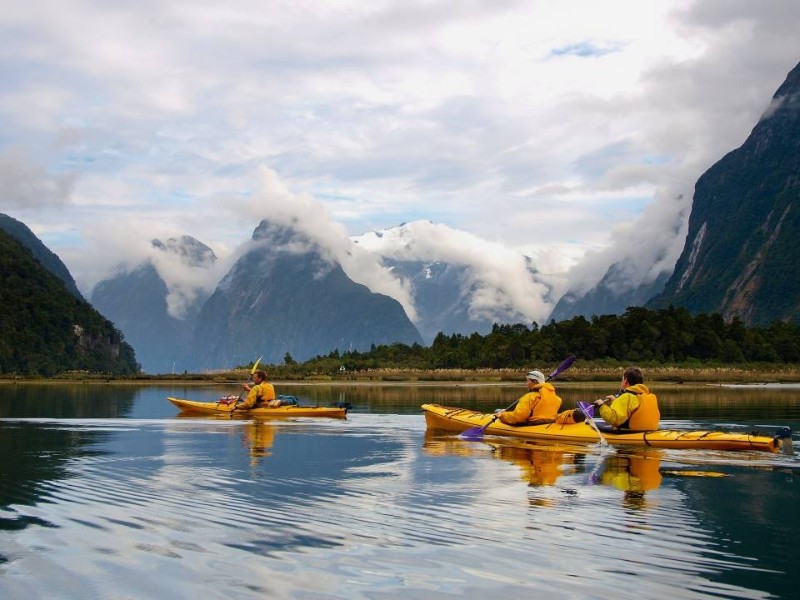 Kayak in Milford Sound