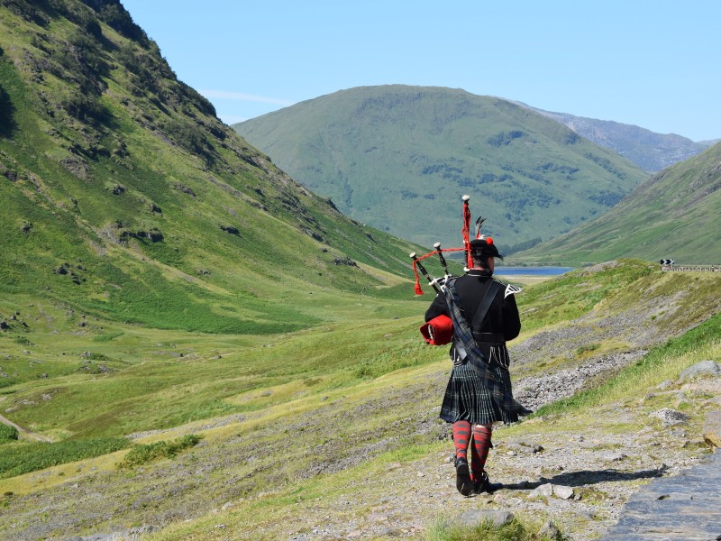 UK - Scotland - Bagpipe