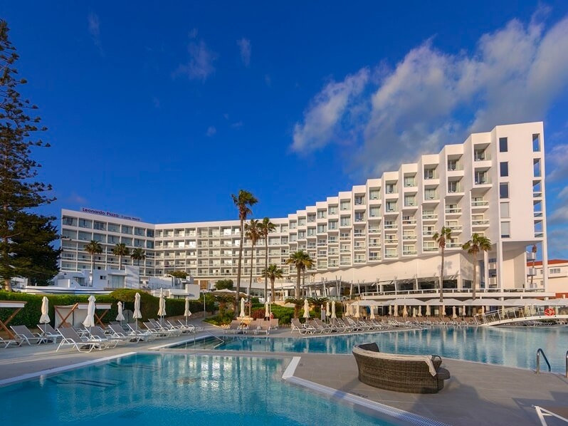 Leonardo Hotel Front 