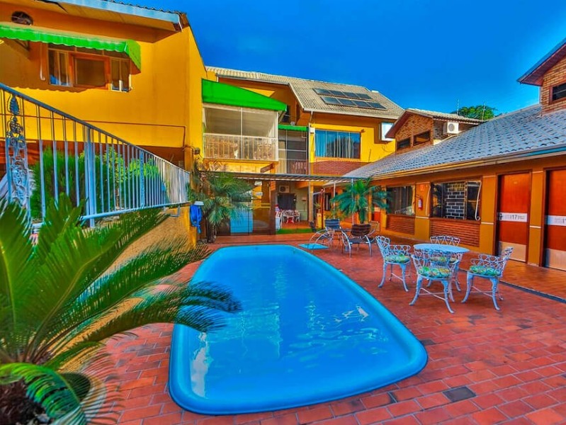 Schwimmbecken in Außenbereich