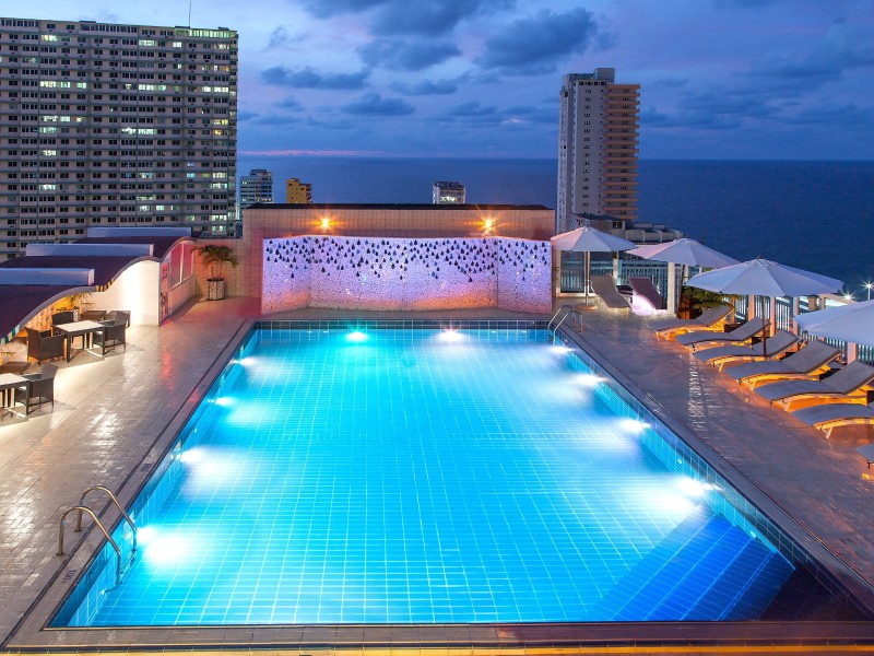 NH Capri - Pool Abendstimmung