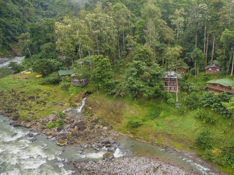 Rios Tropicales Lodge - Lodge und Fluss