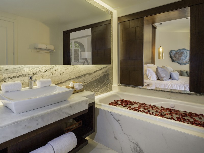 Secrets Royal Beach - Badezimmer
