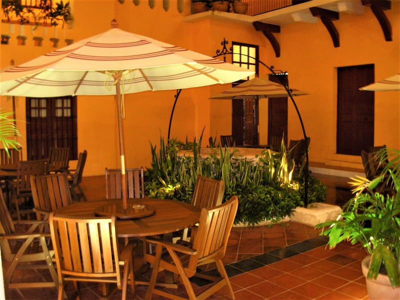 Castelmar - Patio Restaurant