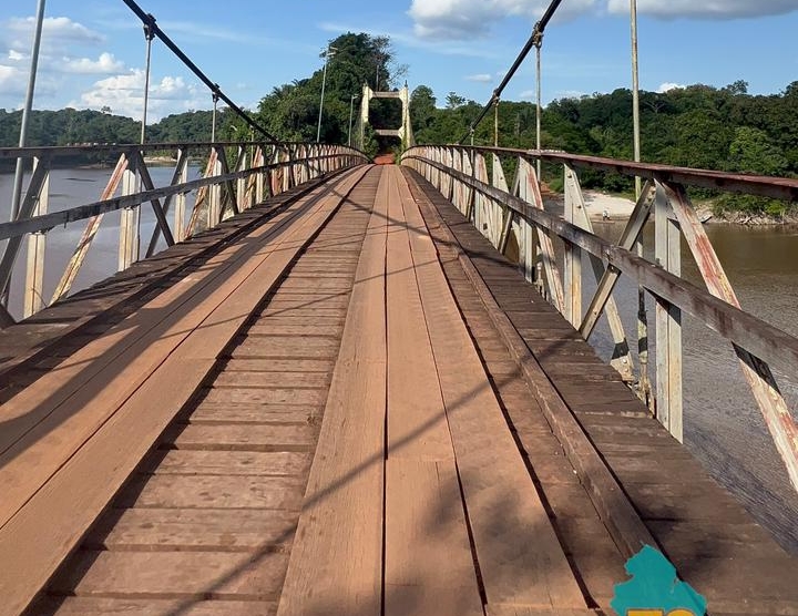 The bridge crossing the Mahica River