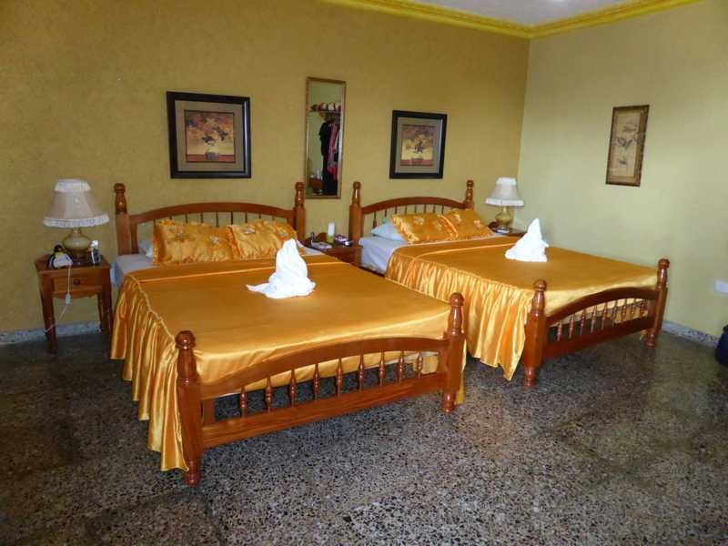 Osmary y Alberto - Zweibettzimmer Orange