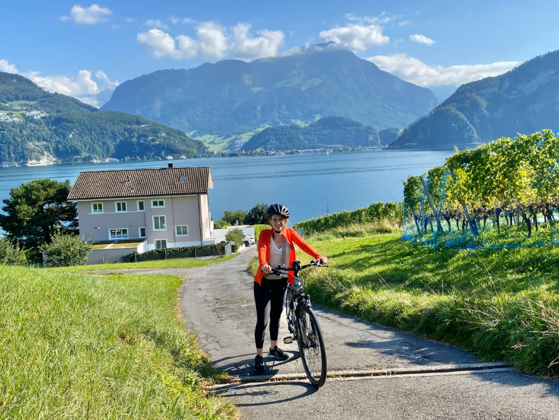 E-Bike Tour around Lake Lucerne and Beyo