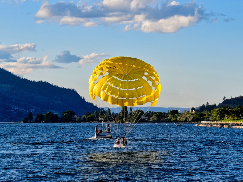 Paraglider in Kelowna