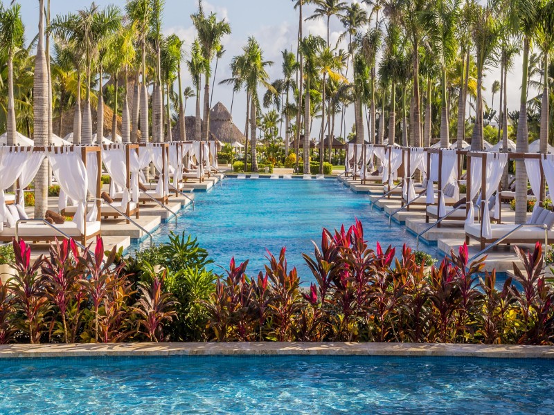 Secrets Royal Beach - Pool und Garten