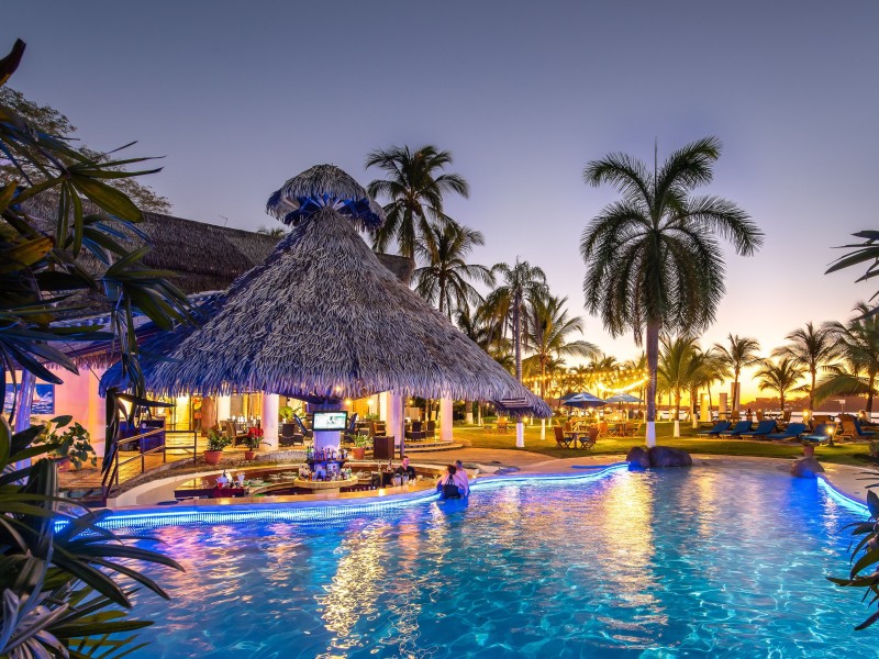Bahia del Sol - Pool Abendstimmung