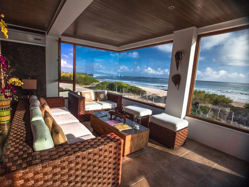 Lobby-Bereich mit Strandblick