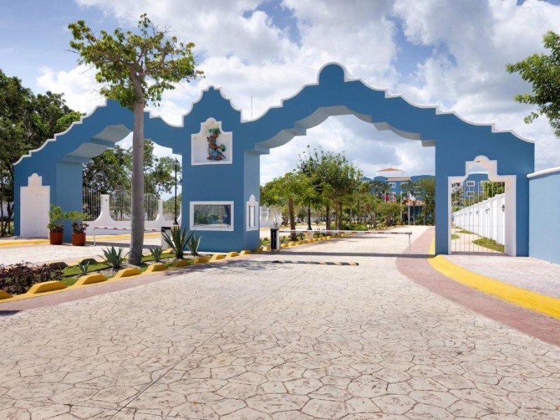 Courtyard by Marriott - Hoteleinfahrt