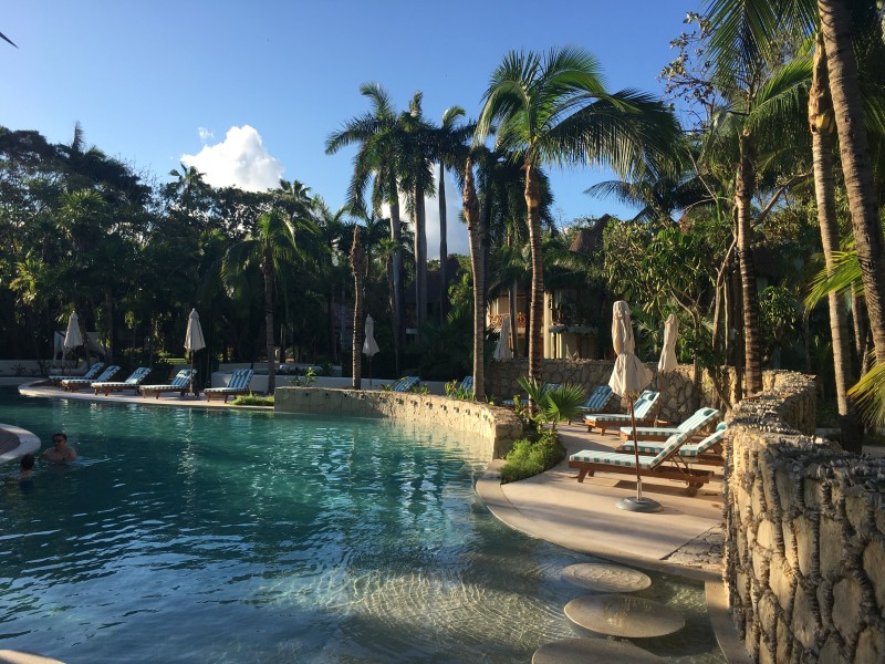Mahekal Beach - Pool