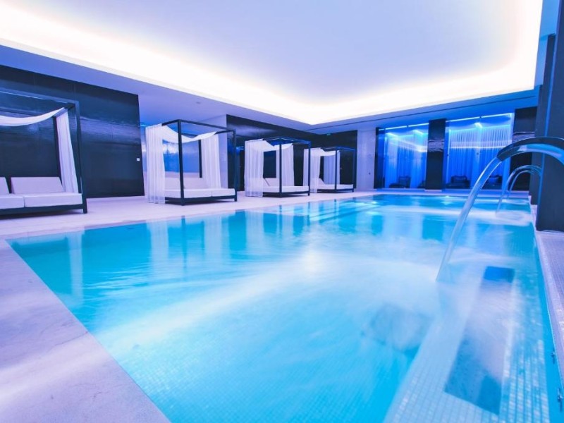 Wine&Books - Indoorpool