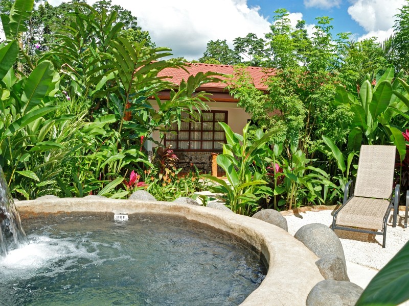 Volcano Lodge - Jr Suite Plunge Pool