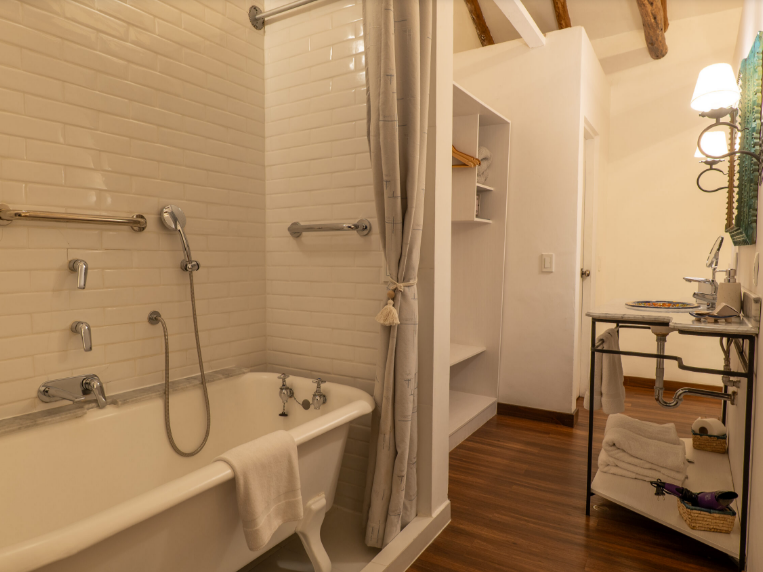 Badezimmer /Junior Suite