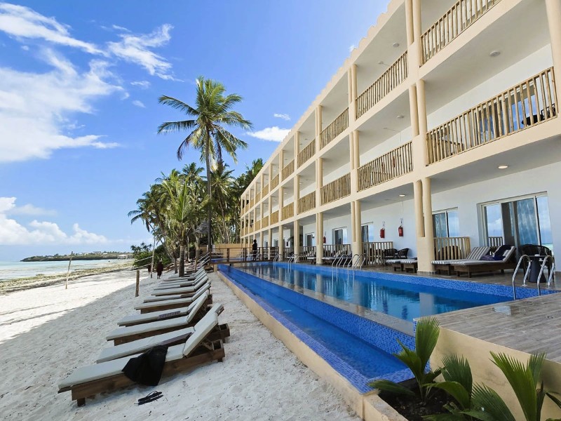 Reef and Beach Ocean Swim Up