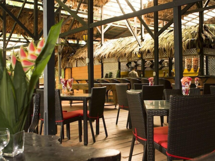 Almonds & Corals_Essen Bereich