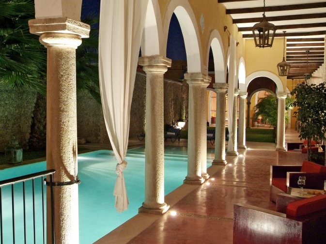Hacienda Merida - Pool & Arkaden