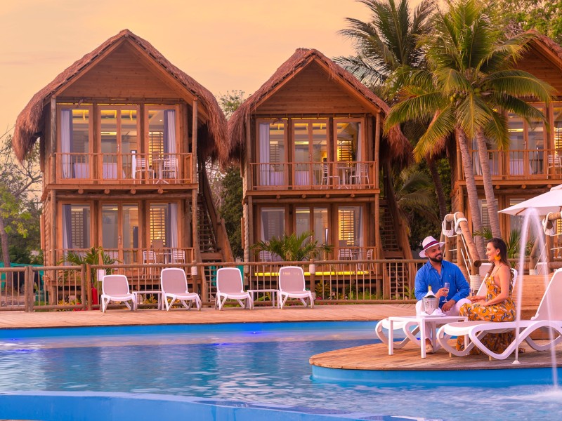 Isla del Encanto - Pool and Junior Suite