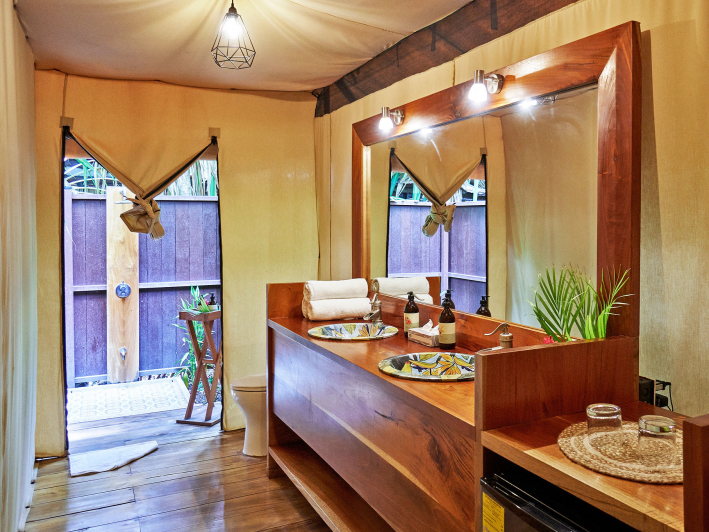 Tropico Latino - Beachfront Glamping Bad