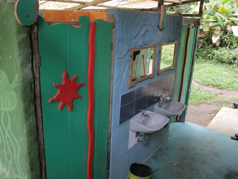 Duschen im un Poco del Chocó