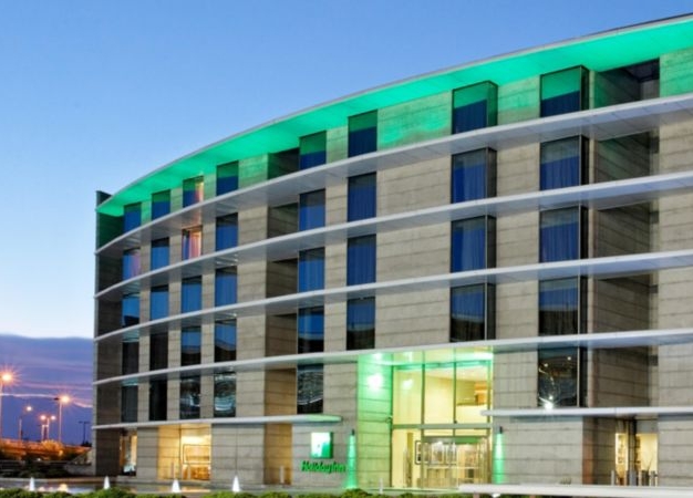 Außenansicht Hotel Holiday Inn Airport