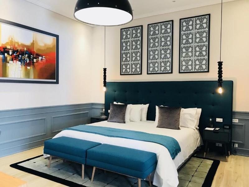 Suite mit moderner Einrichtung