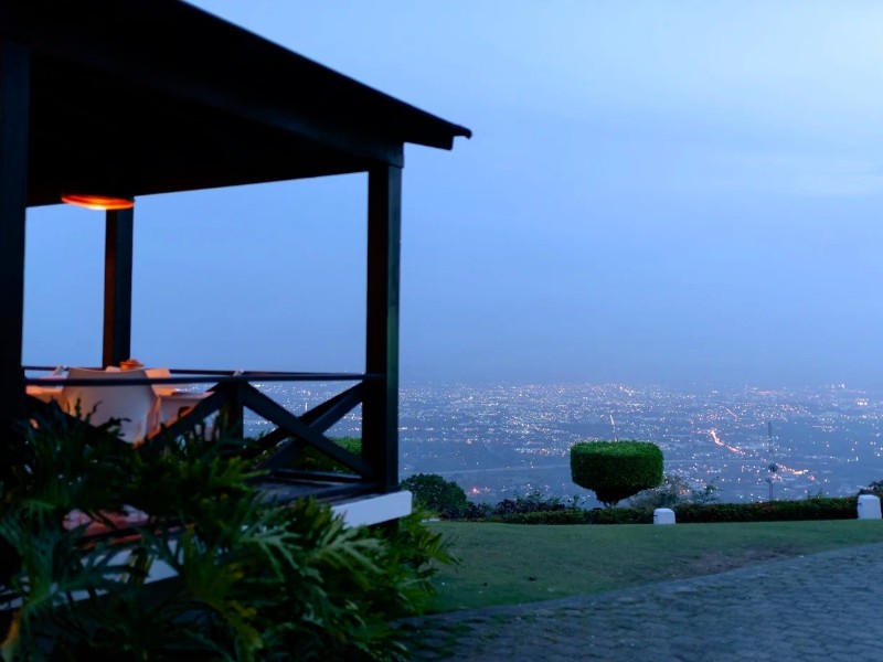 Camp David - Restaurant und Aussicht