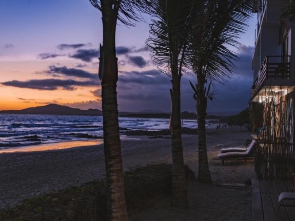 Blick auf den Sonnenuntergang am Meer