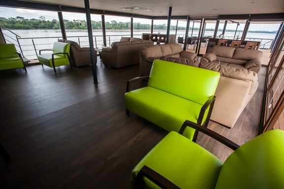 Die Lounge mit Rund-um-Blick