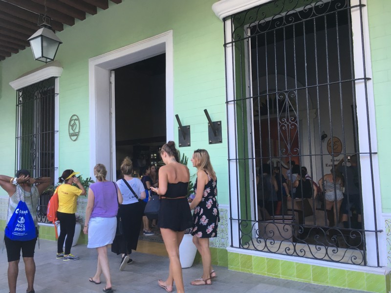 Esmeralda - Hotel Eingang