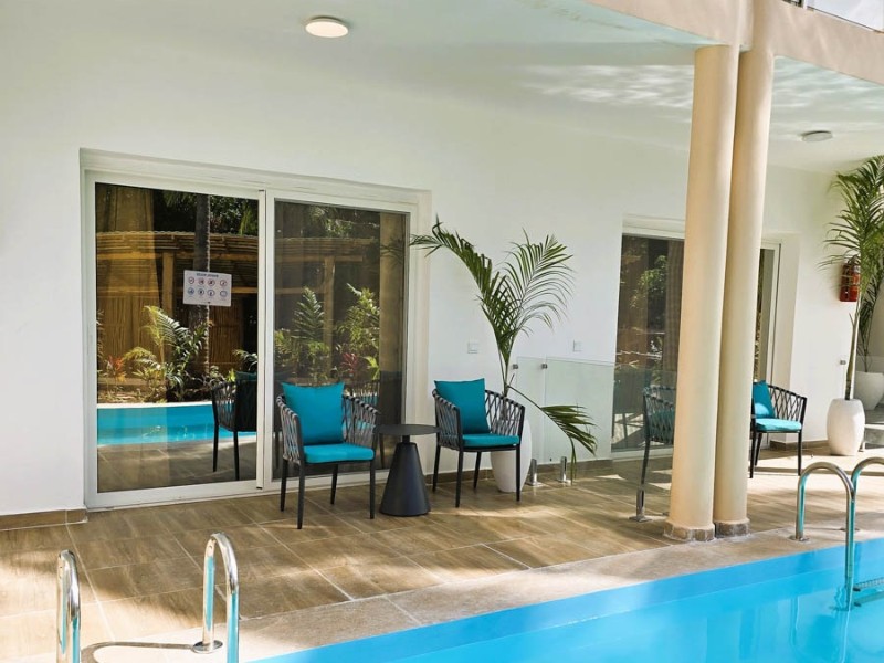 Reef & Beach Ocean Front Swim up