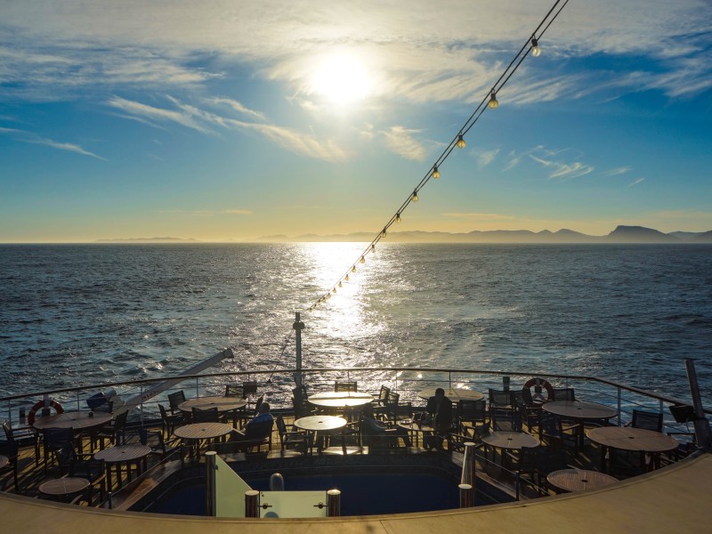 MS Berlin Sonnenuntergang auf Deck