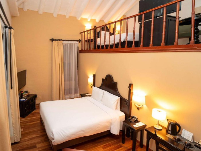 Kolonialzimmer mit zwei Etagen