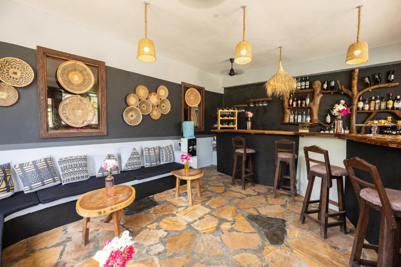 Reef and Beach Mangrove Bar