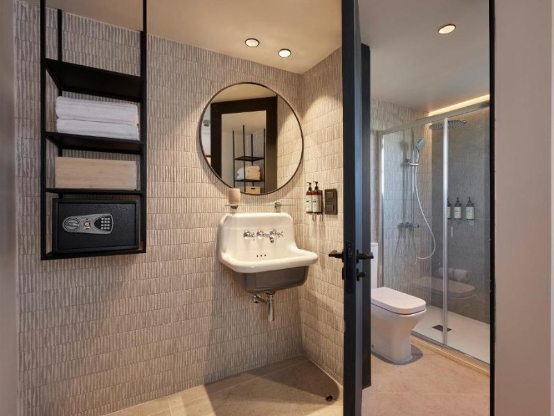 Badezimmer mit Safes