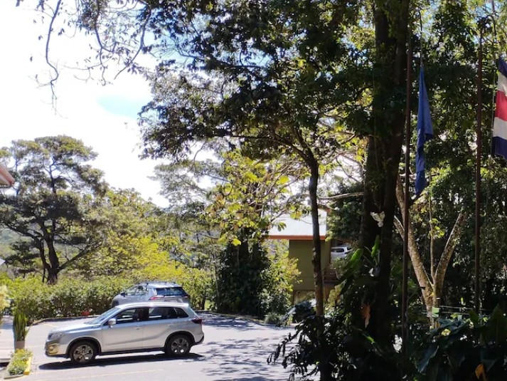 Cala Lodge_Parkplatz