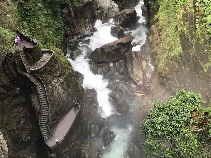 Ecuador Ecuador Baumhaus Wasserfall