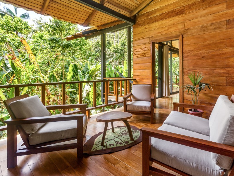 Sacha Lodge Wohnzimmer im Grünen (Suite)