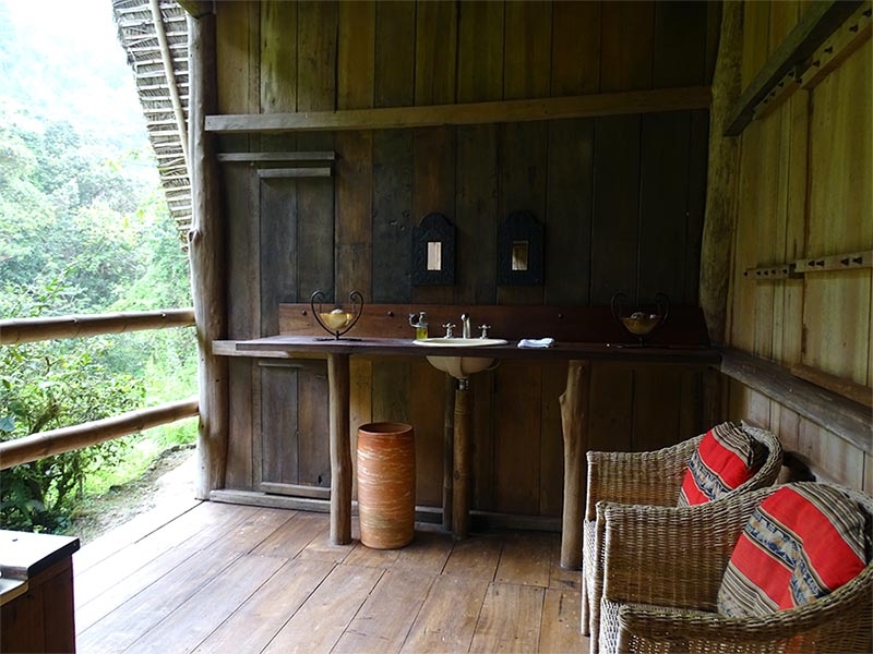 Offenes Badezimmer (1/2)