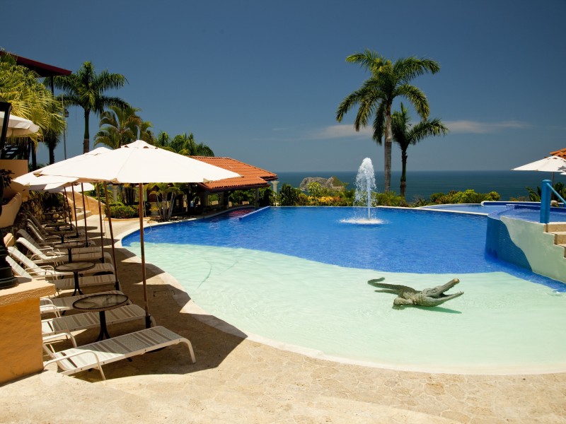 Parador Resort & Spa Pool