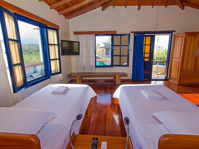 Schlafzimmer mit zwei Einzelbetten