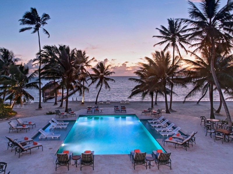 Victoria House - Pool Abendstimmung