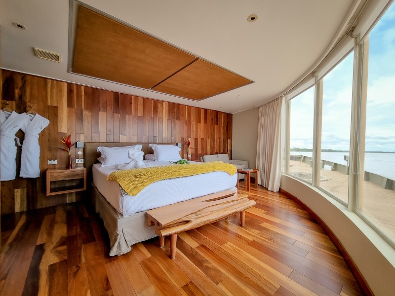 Delfin III Corner Suite