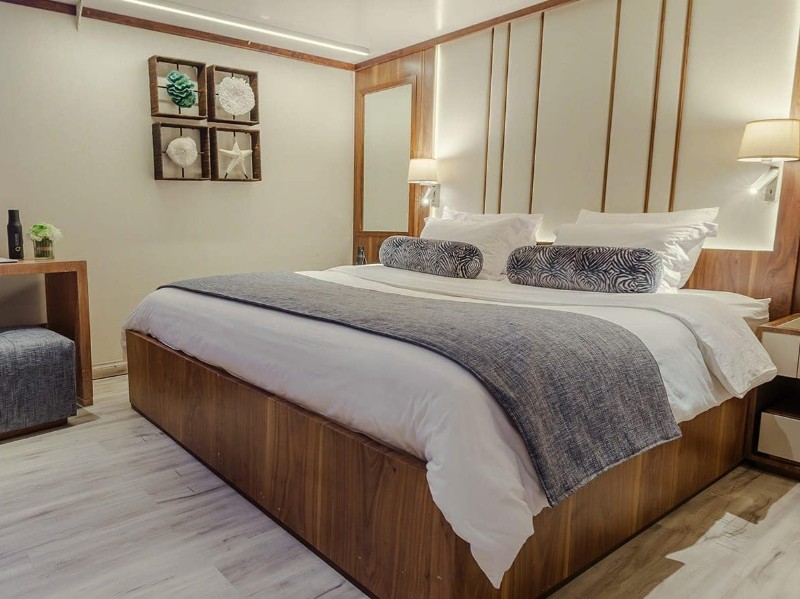Darwin Deck Queen Deluxe Stateroom