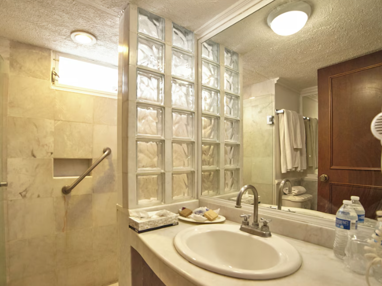 Francis Drake_Toilette