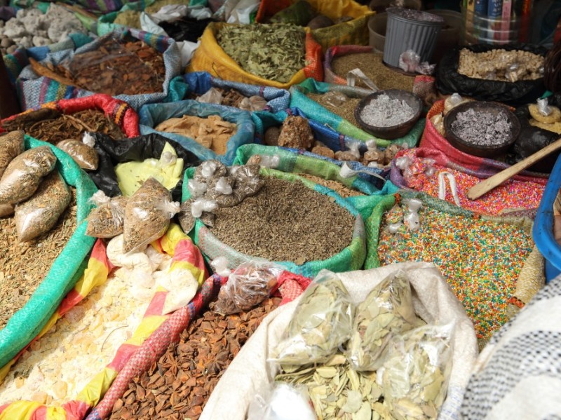 Gewürze und Backzutaten