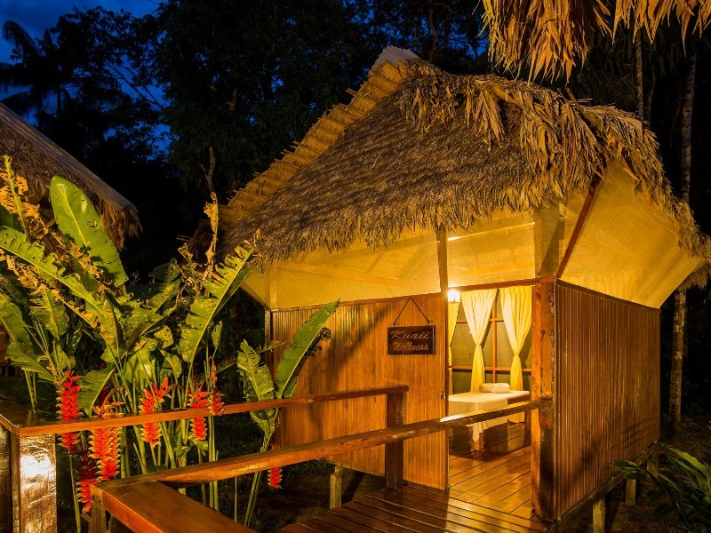 Posada Amazonas - Spa-Cabaña am Abend